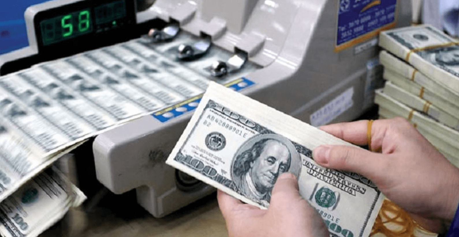 Tỷ giá USD neo cao và lãi suất ngân hàng tăng: Tín hiệu gì cho nền kinh tế?